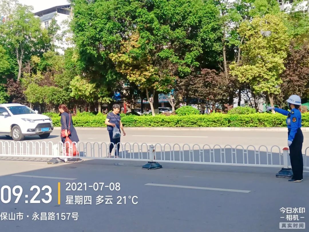 反转！避让横穿马路行人视频火了 其实是问界M7车速120+：跟其他车企无关