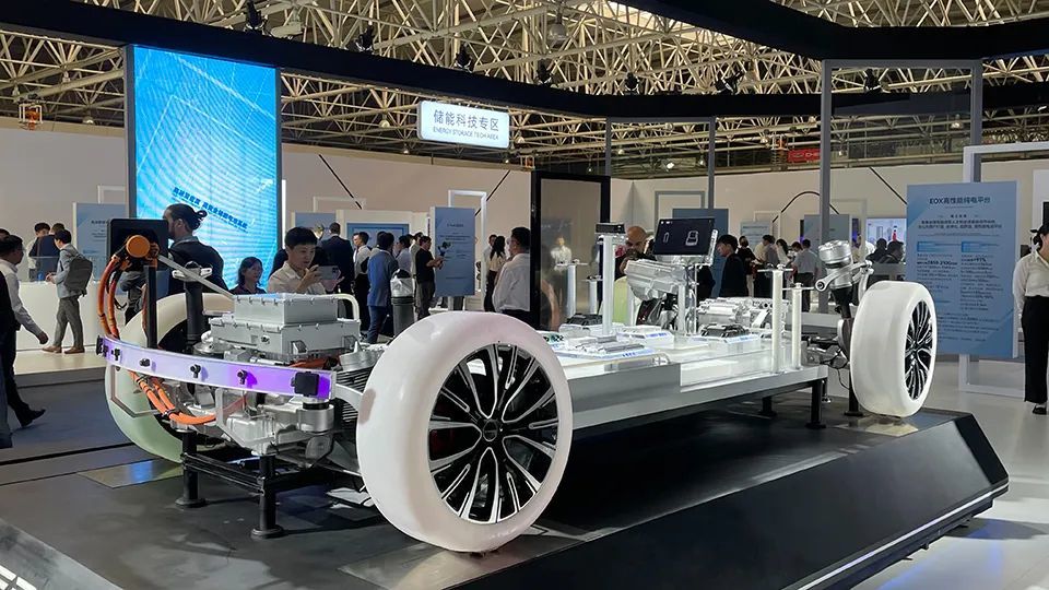 2023年全球动力电池：“宁王”七连冠，中国企业份额已超六成