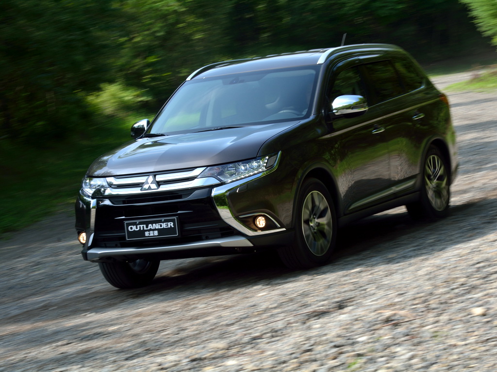 黑化风运动版 三菱欧蓝德PHEV GSR官图发布