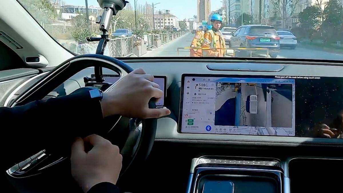 小鹏汽车：推送无限XNGP智能辅助驾驶功能