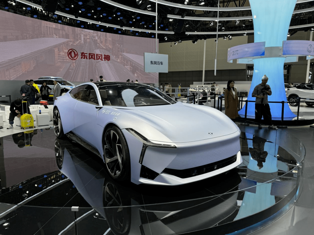 北京车展首发 东风奕派eπ008预告图